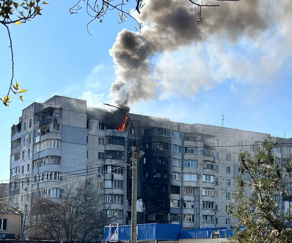 БПЛА ВСУ атаковал девятиэтажный дом в Алешках, пострадавших нет — пресс-секретарь губернатора Херсонской области