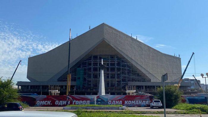 В Омске внезапно пропал легендарный СКК им Блинова В Омске переименовали юридическое лицо к которому относится Спортивно концертный комплекс имени Виктора Блинова Согласно данным ЕГРЮЛ 28 августа Бюджетное учреждение Омской области Спортивно концертный комплекс имени Виктора Блинова получило новое название Дирекция по обеспечению деятельности сферы физической культуры и спорта В мае этого года организация также сменила юридический адрес вместо ул Декабристов 91 теперь указан адрес ул Масленникова 142 Руководителем остаётся Олег Лебеденко Подробнее обо всех этапах реконструкции стадиона в материале