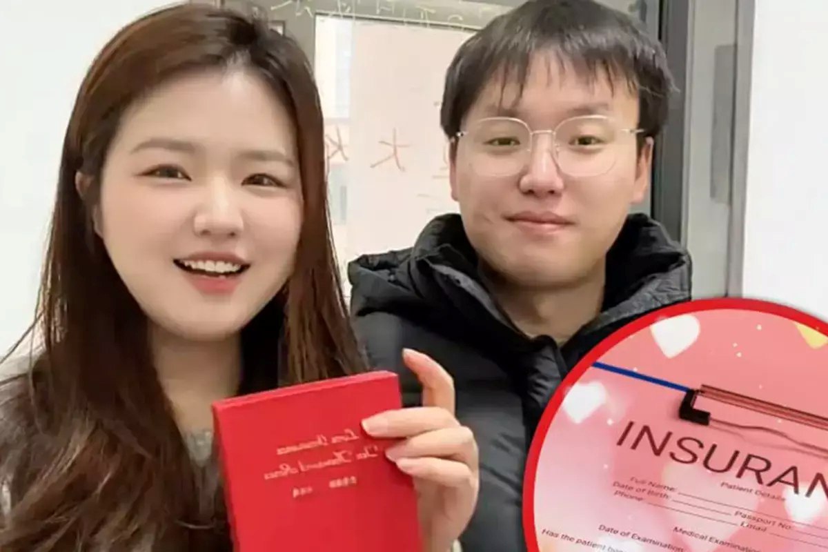 Суд в Китае заставил страховщика выплатить компенсацию супругам по полису страхования любви Лю Сяомин выиграл суд у страховой компании которая ранее нарушила условия договора предполагающего выплату 1 4 тыс в случае заключения брака Мужчина в 2018 г купил полис страхования любви в подарок своей девушке с которой познакомился еще в школе По договору выплата полагалась в случае женитьбы не ранее чем через три года и не позднее чем через десять лет после покупки полиса Свадьба состоялась в эти сроки Обладателями таких полисов стали более 15 тыс человек В качестве страхового возмещения также предлагались букет из 10 тыс роз и кольцо с драгоценным камнем