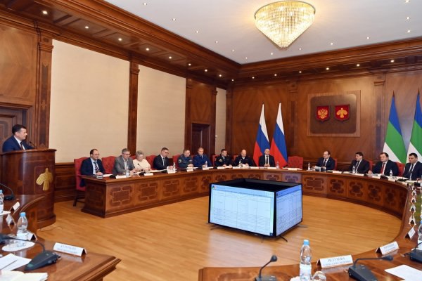 Ростислав Гольдштейн поручил Правительству Коми обеспечить безусловное выполнение графика ремонтных работ на школьных маршрутах Из почти 3 тысяч километров дорог по которым они проходят 402 7 км 14 всё ещё требуют ремонта   komiinform ru news 286591