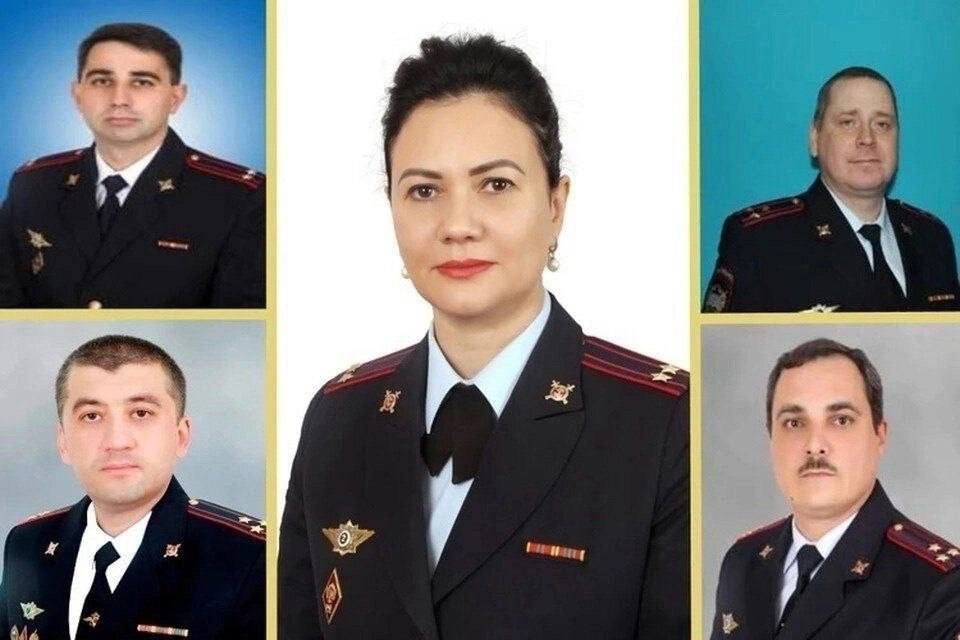 В Ставрополе суд вынес приговор преступной группе из 15 человек, состоящей из преподавателей и слушателей местного филиала Краснодарского университета МВД России. Возглавлял этот дружный коллектив замначальника факультета заочного обучения Сергей Крапивин. Начиная с 2015 года, они получали взятки от студентов за успешную сдачу экзаменов, независимо от знаний предмета. Только по доказанным эпизодам в деле фигурирует сумма, превышающая 5,8 млн рублей. Обвиняемые получили сроки от 6 лет и 9 месяцев до 18 лет в колониях общего и строгого режимов. Также преподавателей лишили их званий и наград.