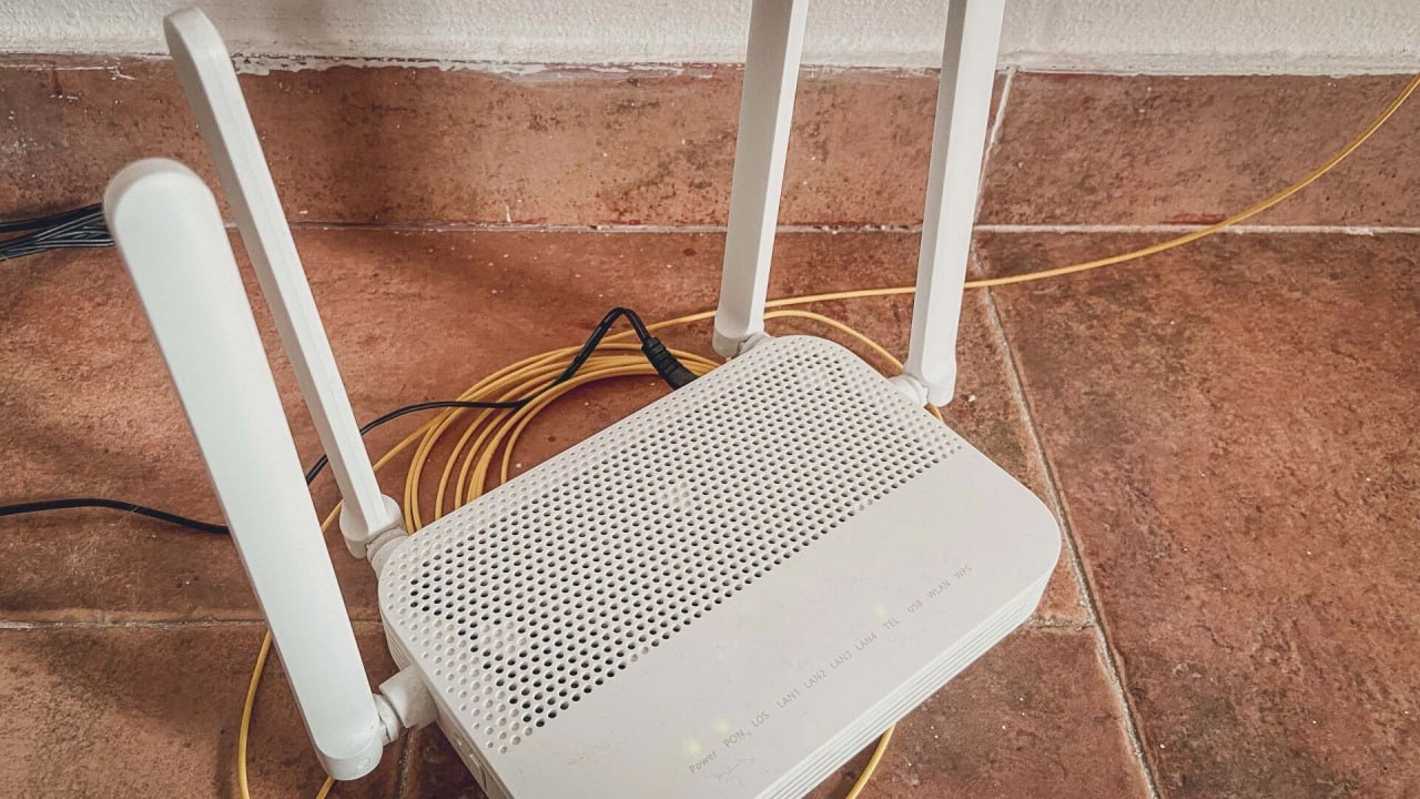 Ещё 11 тысяч волгоградских семей получили доступ к гигабитному интернету В Волгограде расширили гигабитную сеть домашнего интернета по данным МТС с начала года подключение на скорости до 1 Гбит с стало доступно еще почти для 11 тысяч семей Работы прошли в разных районах города в том числе в новых домах и крупных жилых комплексах Гигабит появился в ЖК Сталинградский Онегин Клубный дом на Жукова Карамель Сансара Художники и Три богатыря По оценкам специалистов гигабитные подключения позволяют выдерживать серьезную нагрузку что особенно важно в районах плотной застройки там где сеть традиционно сталкивается с повышенным трафиком      в MAX