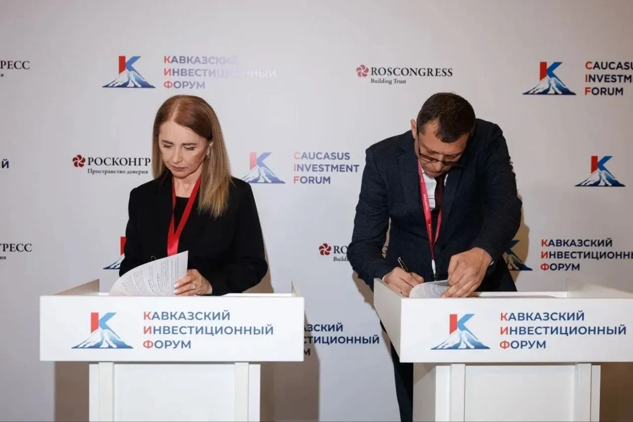 ПСБ и Спецсвязь по Северо Кавказскому региону подписали соглашение о сотрудничестве на Кавказском форуме Подписями документ скрепили вице президент управляющий Ставропольским филиалом ПСБ Наталья Формина начальник Регионального управления специальной связи по Северо Кавказскому региону и Денис Надгериев   Стороны будут вместе работать над Инвестиционными проектами Внедрением современных финансовых технологий Повышением уровня сервиса для клиентов Развитием рынка перевозок ценных грузов Как отметила Наталья Формина партнерство получит новый импульс а решения будут отвечать реальным запросам рынка Денис Надгериев подчеркнул что партнерство с банком позволит укрепить логистическую и экономическую инфраструктуру на Северном Кавказе Фото ПСБ  Если у вас не грузятся фото видео читайте 1777 в MAX   max ru Stavropol1777
