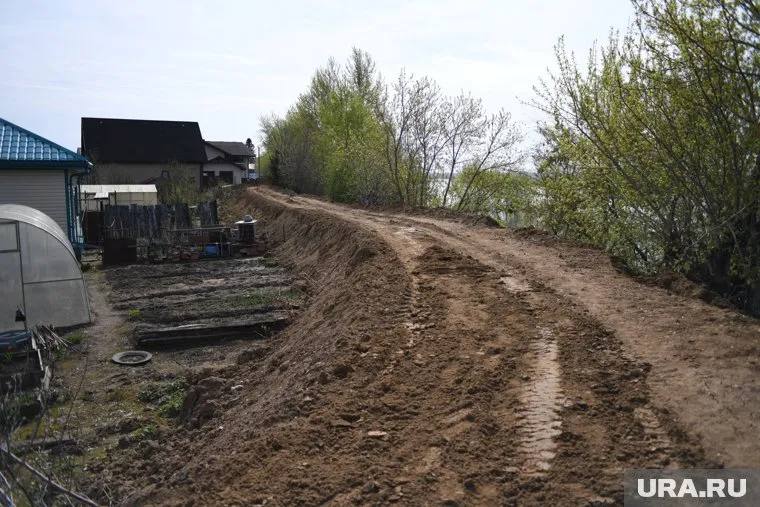 Дамбу, прорванную утром из-за подъема уровня воды, восстановили в Тарко-Сале Уровень воды в реке не превышает критической отметки, рассказали URA.RU в департаменте гражданской защиты. Подписаться Прислать новость Дать «буст»