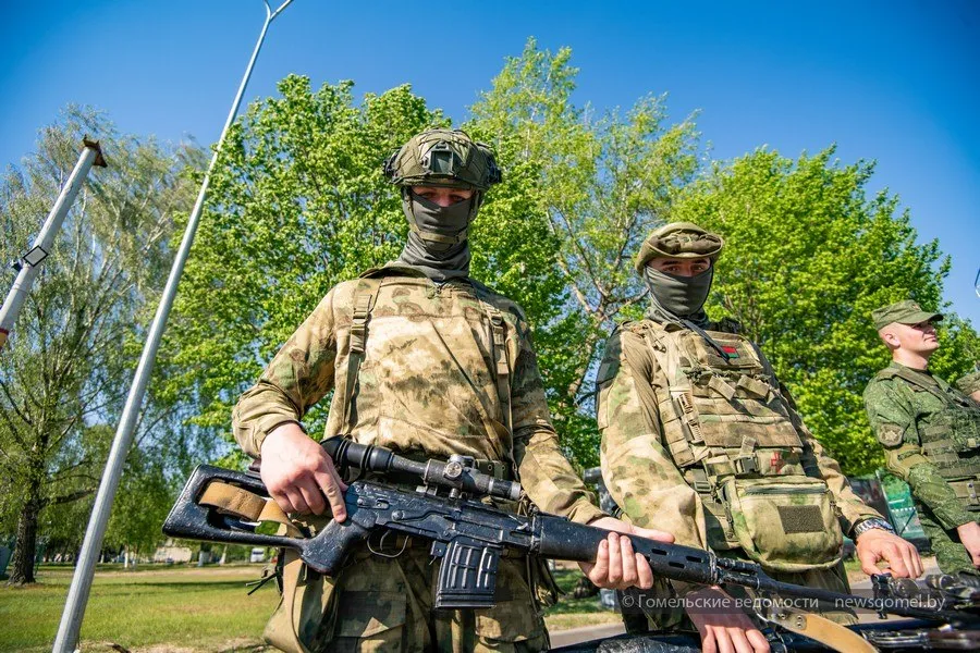 В Гомеле стартовал II Молодёжный военно патриотический форум Он организован Советом Республики при поддержке силовых ведомств Беларуси Старт дали в войсковой части 5525