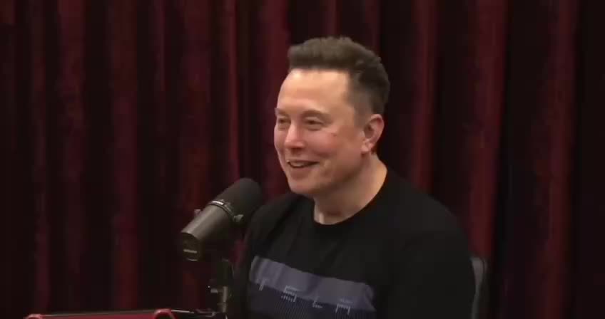 Илон Маск предсказывает исчезновение смартфонов и приложений в ближайшие годы