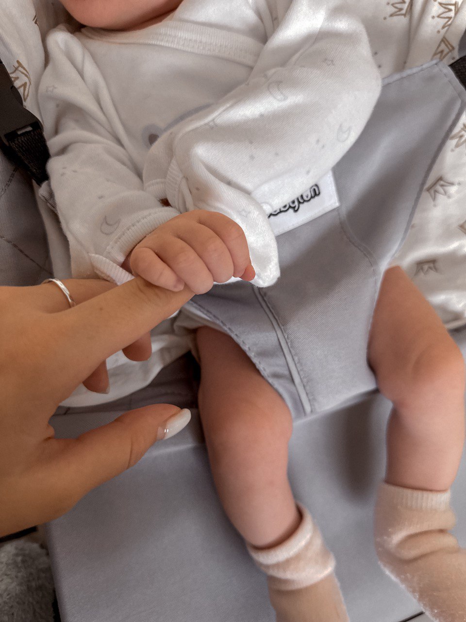 В январе в курском перинатальном центре родилось 307 детей По итогам месяца с небольшим перевесом лидируют мальчики на свет появились 157 мальчиков и 150 девочек Первым ребёнком родившимся в новогоднюю ночь стал мальчик весом 3540 граммов При этом самым крупным младенцем января оказалась девочка её вес при рождении составил 4700 граммов Врачи также отметили что в начале года в Курске появились на свет и совсем крошечные пациенты Самыми миниатюрными стали два малыша с массой тела всего 900 граммов которым сейчас оказывают необходимую медицинскую помощь Курская Telega Прислать новость