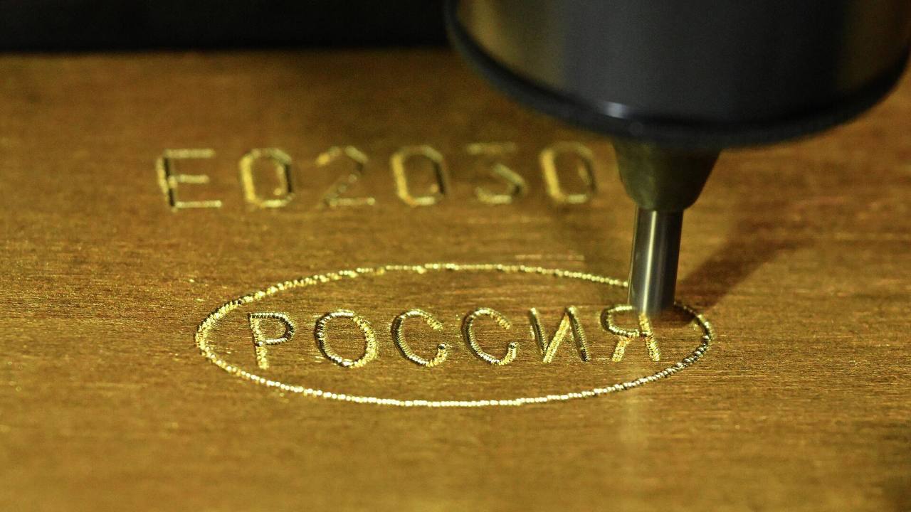 Международные резервы России достигли нового рекорда.   Международные резервы России с 18 по 25 июля выросли на 1,7 процента и составили 695,5 миллиарда долларов, достигнув нового рекорда, следует из сообщения ЦБ.  "Международные резервы по состоянию на конец дня 25 июля 2025 года составили 695,5 миллиарда долларов США, увеличившись за неделю на 11,8 миллиарда долларов США, или на 1,7 процента, в основном из-за положительной переоценки", — отметил регулятор.