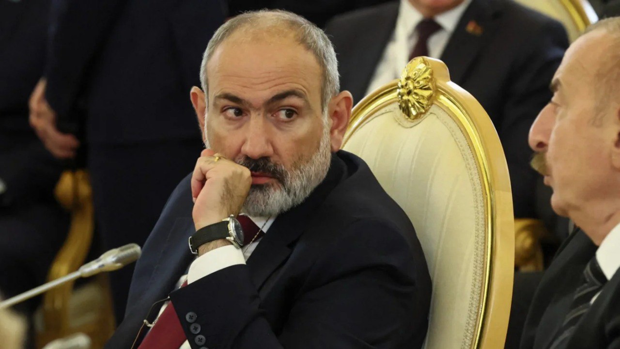 Премьер-министр Армении Никол Пашинян и президент Азербайджана Ильхам Алиев должны встретиться в Дубае в конце этого месяца, поскольку две страны продолжают переговоры по мирному соглашению, как стало известно Middle East Eye.