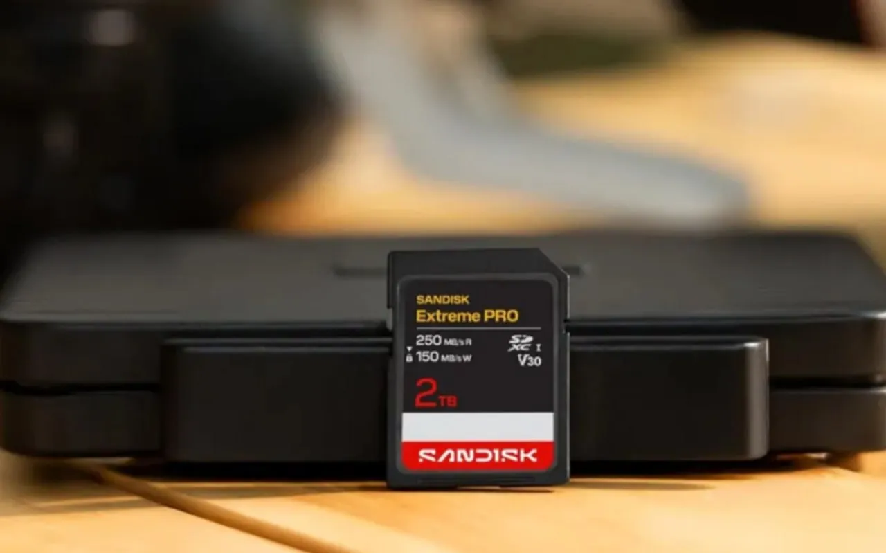 CHIP новости SanDisk выпустила невероятную SD карту на 2 ТБ UHS II ценник в 2000 впечатляет не меньше объема Компания SanDisk представила флагманскую карту памяти Extreme Pro UHS II емкостью 2 ТБ и ее цена откровенно шокирует 1999 99 Подробнее здесь Подписывайтесь на Chip Мы в MAX