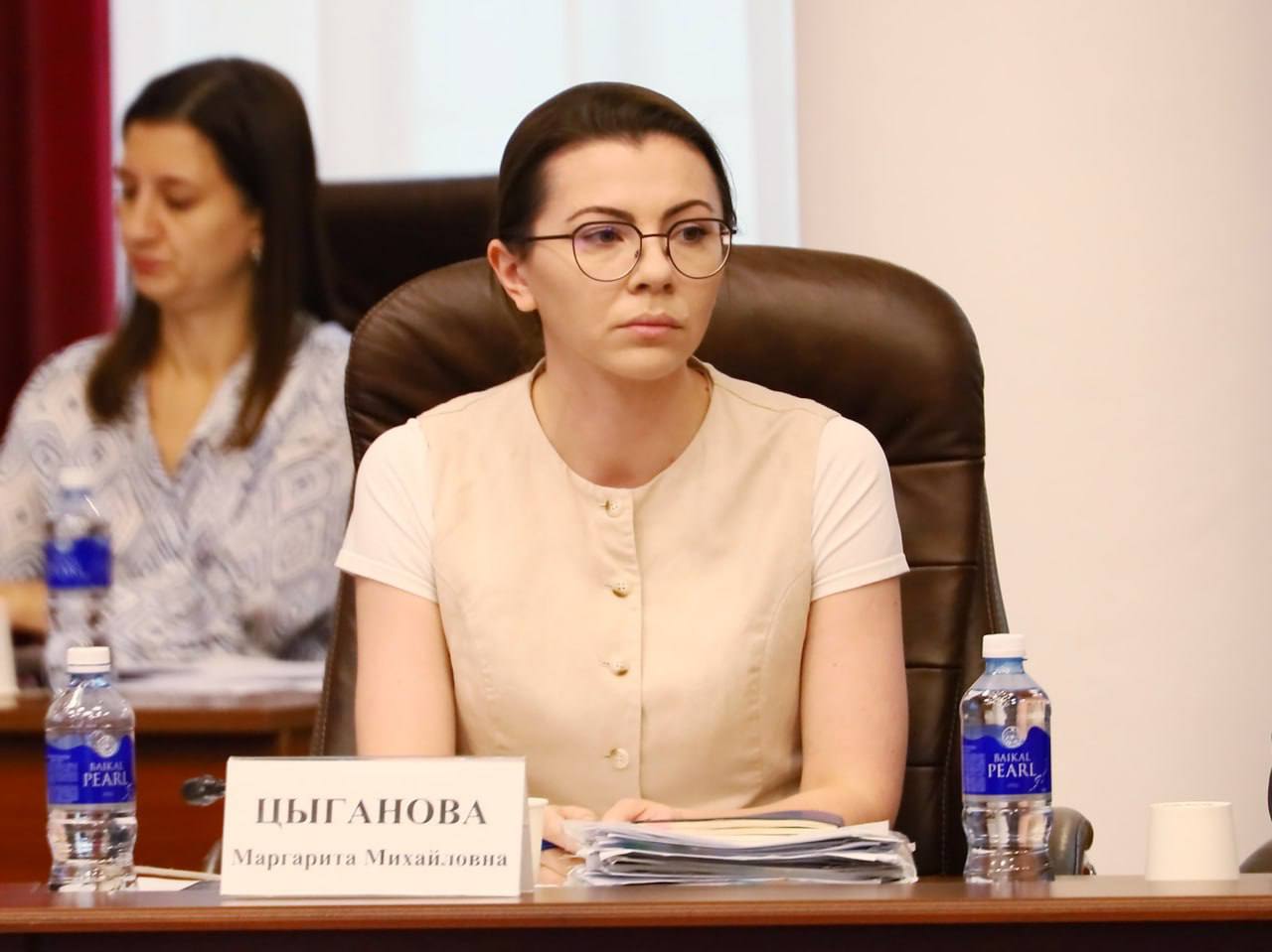 Маргарита Цыганова: Молодежь Приангарья с каждым годом становится более активной и заинтересованной в жизни региона Министр по молодежной политике региона Маргарита Цыганова представила доклад о деятельности министерства за 2024 год на заседании кабинета министров Приангарья, которое провел Председатель Правительства Иркутской области Константин Зайцев. Так, в 2024 году Приангарье по итогам проведения Всероссийского конкурса «Регион для молодых» получило финансирование из федерального бюджета в размере 145,3 млн рублей. Средства направлены на модернизацию и обновление регионального Дома молодежи в Иркутске, спортивно-молодежного центра «Притяжение» в Усть-Илимске и муниципального молодёжного центра Дом молодежи в Черемхово. Также в 2024 году во Всероссийском конкурсе молодежных проектов Федерального агентства по делам молодежи Росмолодежь.Гранты были признаны победителями 94 проекта из Иркутской области, которые получили общую сумму поддержки более 36 млн рублей. Для помощи молодым людям в оформлении заявок на гранты в министерстве работает проектный офис. Продолжается реализация региональной программы «Молодым семьям – доступное жилье». Объем финансирования программы в 2024 году за счет средств областного бюджета составил более 301 млн рублей. Свидетельства о праве на получение социальных выплат на приобретение строительство жилья было выдано 423 семьям, из них 151 — многодетные. Подробнее — на официальном портале Иркутской области.