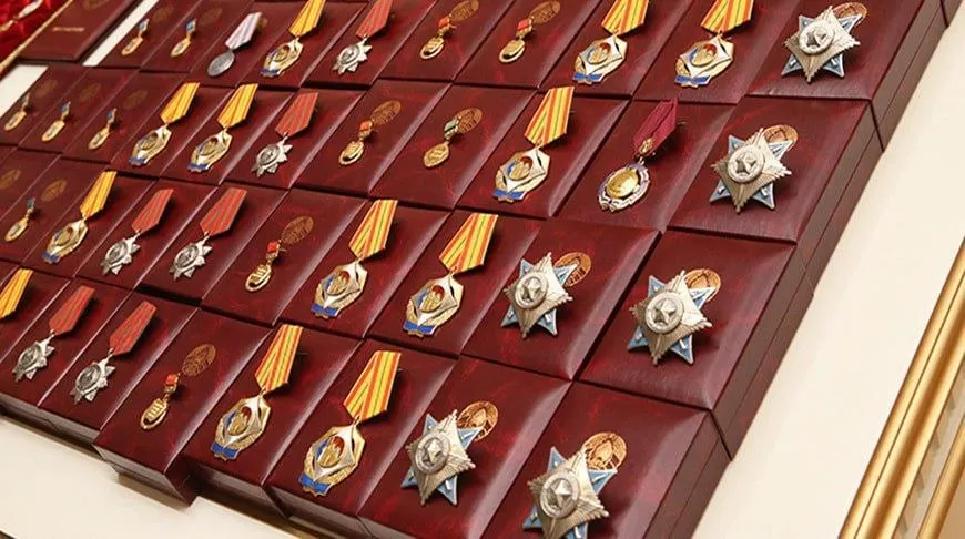 58 представителей различных сфер удостоены госнаград и Благодарности Президента Беларуси Среди награжденных директор Солигорской детской школы искусств Олег Щербов