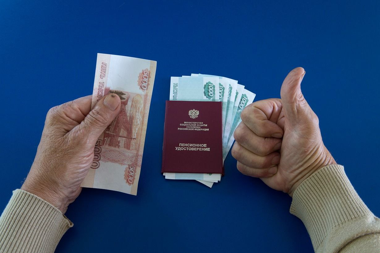 6 июня Соцфонд выплатит пенсии досрочно. Сегодня Социальный фонд России по ЛНР направит пенсии за июнь, выплачиваемые через банки, получателям: в Луганске; Алчевске; Стаханове; Станично-Луганском округе. Выплаты поступают в течение всего дня и на следующий день. Прислать новость Подписаться