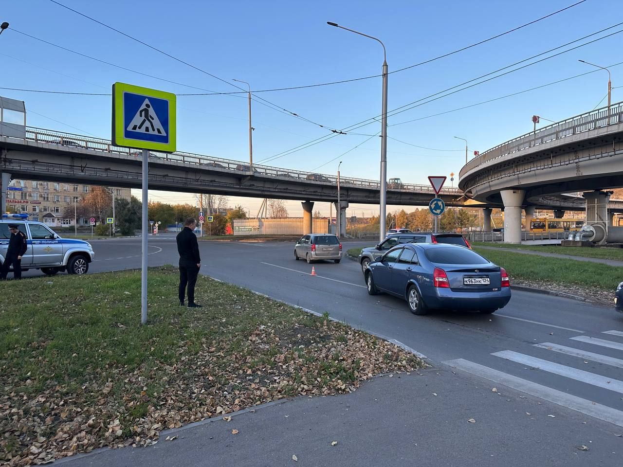 В аварии на Калинина пострадали подростки. Они в больнице.   Как сообщили в ГАИ, предварительно сегодня днем на Калинина 30-летний водитель «Ниссана» сбил троих подростков — две девушки 14 лет, еще один юноша 12 лет .   Все трое были доставлены в  медицинское учреждение.