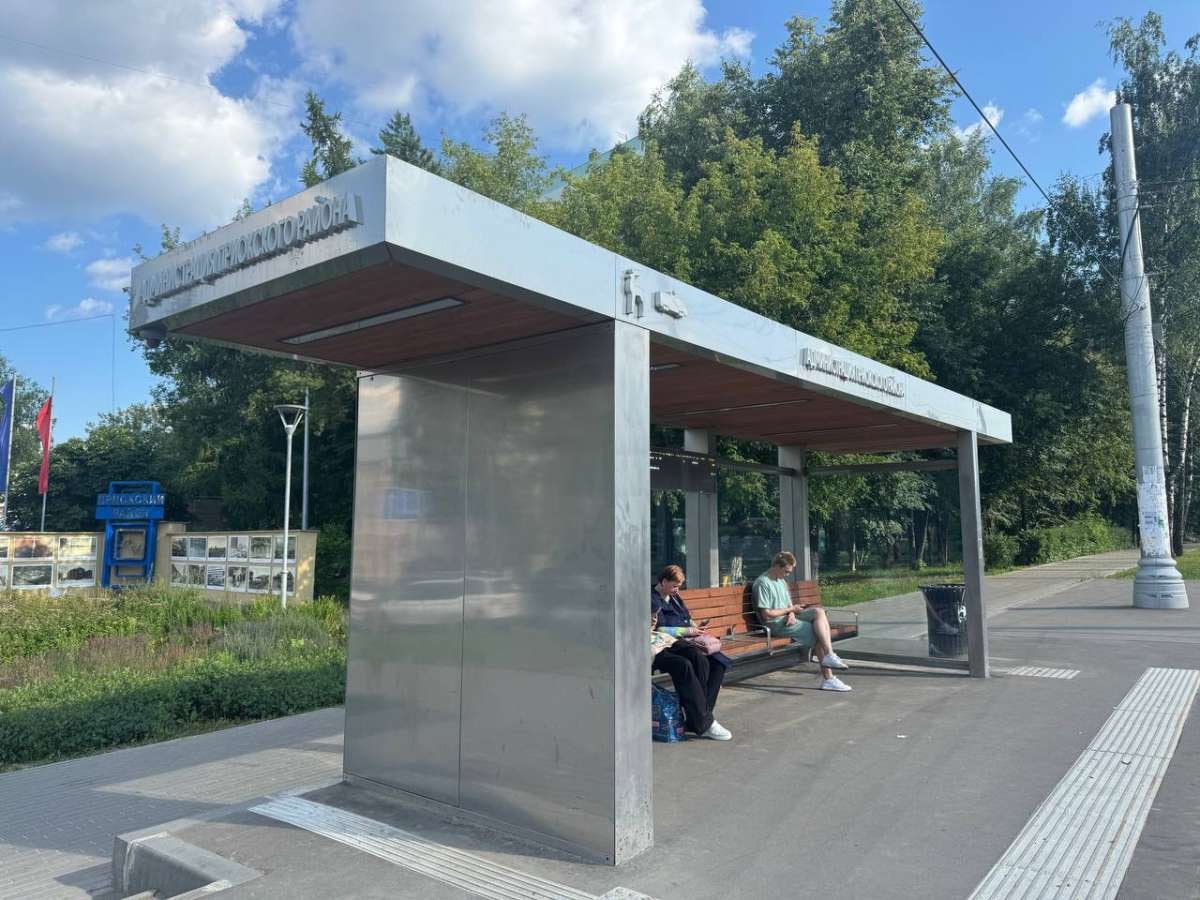 Более десяти умных остановок появятся на трамвайных маршрутах в Нижнем Новгороде  Павильоны установят вдоль маршрутов №5, №6 и №7. Всего их будет 14, сообщается в телеграм-канале "Нижегородский транспорт".  Работы уже идут на остановках "Мыза", "улица Батумская", "Микрорайон Караваиха" и "Щёлоковский хутор".  Новые остановки оборудуют специальной посадочной платформой, которая позволит пассажирам заходить в вагон с остановки без перепада высоты.    Прислать новость