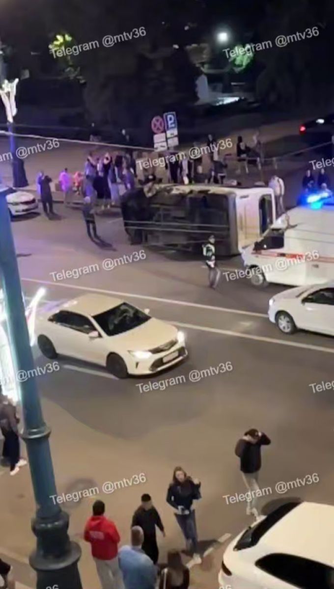 Очевидцы сообщают о жутком ДТП с Mercedes в Воронежe Предварительно, нетрезвый водитель Mercedes врезался в автобус. ↗ Прислать новость Подписаться