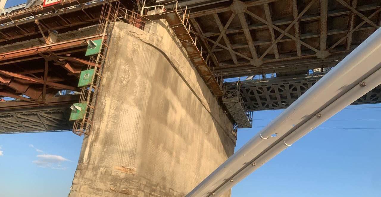 Баржа столкнулась с опорой моста на Волге в Ульяновске Капитан судна будет направлен на медосвидетельствование. Больше интересного в приложении "Колпино Сити" AppStore: GooglePlay: