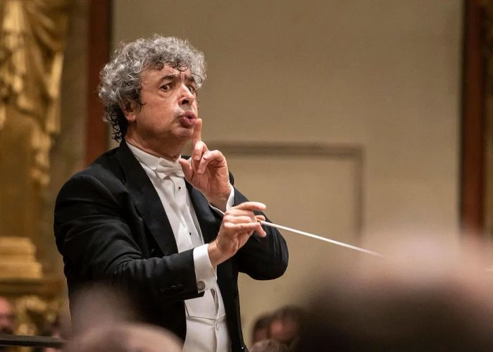 Новым музыкальным руководителем Парижской национальной оперы назначен 73 летний американский дирижёр советского происхождения Семён Бычков Он сменит Густаво Дудамеля покинувшего пост в мае 2023 го