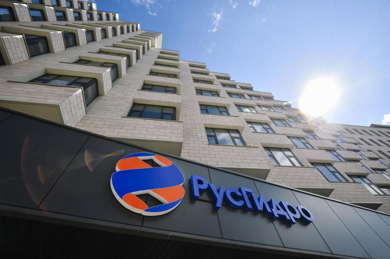 В Госдуме назвали сумму которую РусГидро потратила на перенос штаб квартиры в Красноярск По словам члена экспертного совета комитета по защите конкуренции Дмитрия Тортевa с учетом всех расходов сумма приблизилась к 18 миллиардам рублей В интервью Московской газете он отметил что только на офис компания направила более девяти миллиардов Добавьте сюда еще создание жилья школ детских садов на круг у компании вышло почти 18 миллиардов рублей заявил Тортеев Подробнее на Бабре красноярск kras 24