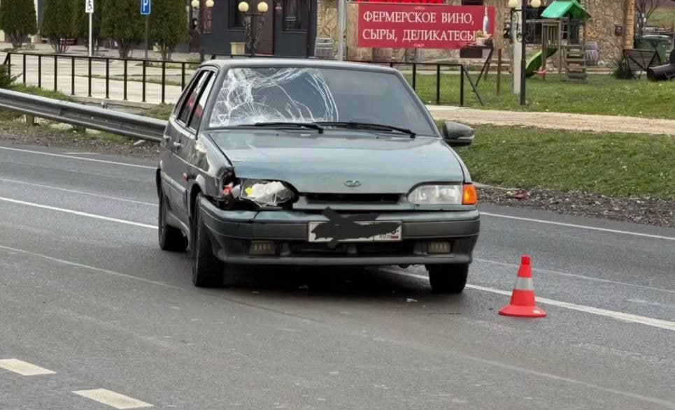 В окрестностях Новороссийска под колесами легковой машины погибла женщина Водитель ВАЗ 2114 сбил пешехода Пострадавшей было около 55 лет её личность пока не установлена Кубанские Новости Мы в MAX