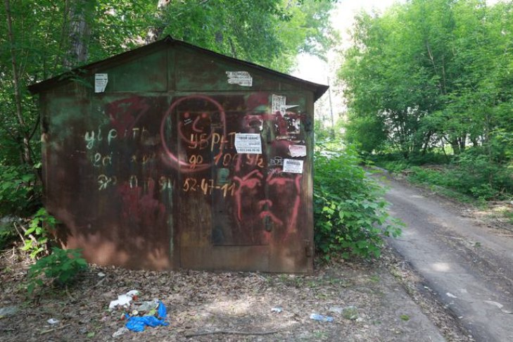 Тысячу старых металлических гаражей снесут в Новосибирске Многие из них установлены незаконно, собственники гаражей не могут предъявить проверяющим документы. Массовый снос металлических гаражей продолжается в Новосибирске. Подробнее... #ДОМ ——————————