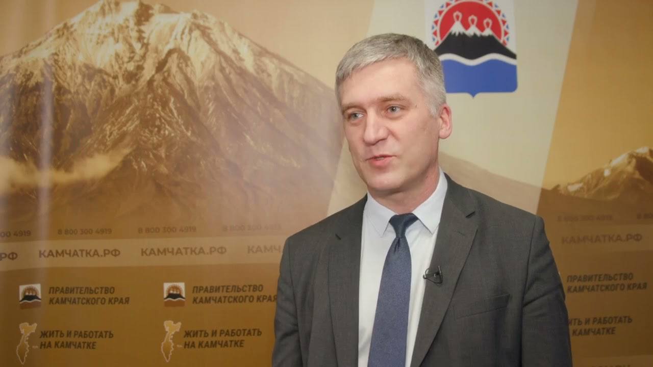 Павел Ясевич назначен врио первого вице губернатора Камчатки Его кандидатуру рассмотрят на внеочередной сессии краевого парламента Павел Ясевич социолог кандидат наук Работал в правительстве Алтайского края с 2016 года занимал руководящие должности в аппарате правительства Приморья а с 2020 года был заместителем председателя правительства Камчатки курируя внутреннюю политику Он сменил на посту Сергея Нехаева который по неподтверждённым данным покинул регион Подписаться Предложка Чат