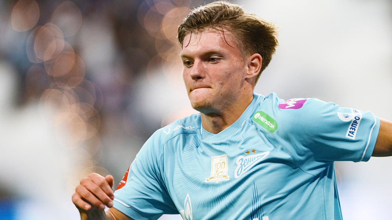 Зенит сообщил что Шилов получил травму крестообразной связки Нападающий Вадим Шилов получил серьезное повреждение на тренировке У 17 летнего футболиста диагностировано повреждение передней крестообразной связки 12 августа Шилов дебютировал в основном составе Зенита в матче FONBET Кубка России с Рубином и в первой же игре отметился забитым мячом Всего на его счету 8 матчей и 2 гола за петербуржцев Шилов занял первое место в рейтинге 55 молодых талантов России 2025