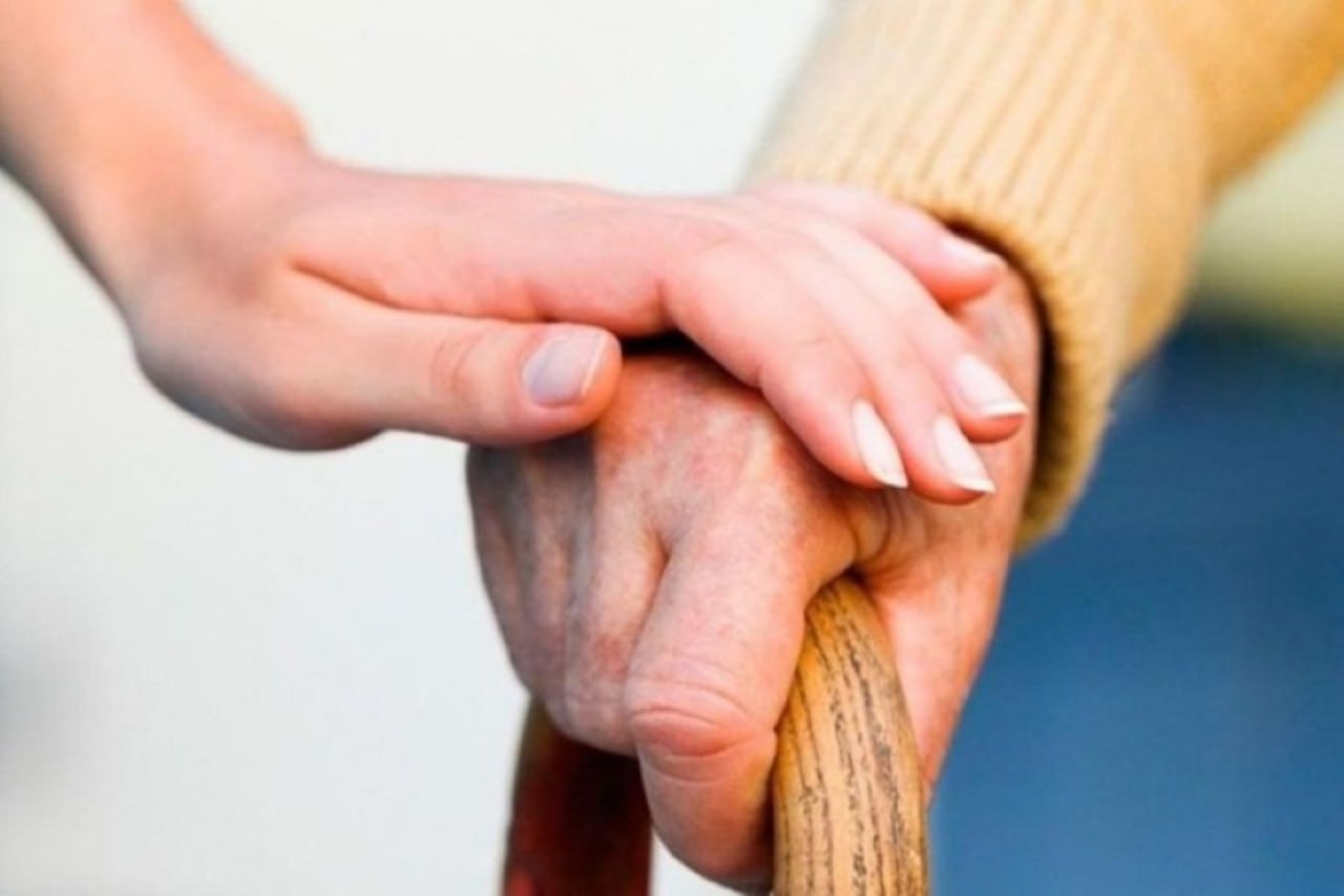 Кушнаренко поздравил работников соцзащиты с профессиональным праздником Губернатор Минской области адресовал теплые слова тем людям чья профессия ежедневно творить добро Государственная поддержка семей с детьми содействие занятости создание безопасных условий труда социальное и пенсионное обеспечение это важный но далеко не полный перечень выполняемых вами задач Ваша работа это призвание требующее огромного душевного тепла бесконечного терпения и искреннего участия в судьбах других Ежедневно работники соцзащиты становятся опорой и поддержкой для людей которые в этом особенно нуждаются Они не просто оказывают помощь они дарят надежду возвращают веру в добро согревают сердца своим вниманием отметил губернатор Благодаря вашему профессионализму система социальной защиты Минской области продолжает развиваться Современные центры соцобслуживания яркие проекты креативные программы это значимые достижения Но главное это вы люди которые наполняют эту систему живым теплом и человеческим участием сказал Кушнаренко Губернатор пожелал работникам соцзащиты крепкого здоровья счастья и успехов в созидательной деятельности Кушнаренко Подпишись Минская правда MLYN by