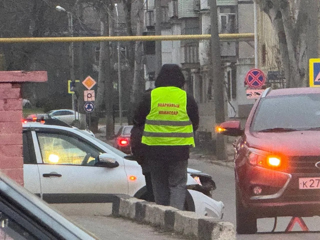 На Шлагбаумской произошла авария  В Керчи 30 ноября на улице Шлагбаумской произошла авария. Столкнулись несколько автомобилей. Об этом сообщают очевидцы в группе Ситуации на дорогах,- передает КерчьФМ  Одна полоса дороги в сторону ул. Еременко занята. О пострадавших не сообщается... подробнее