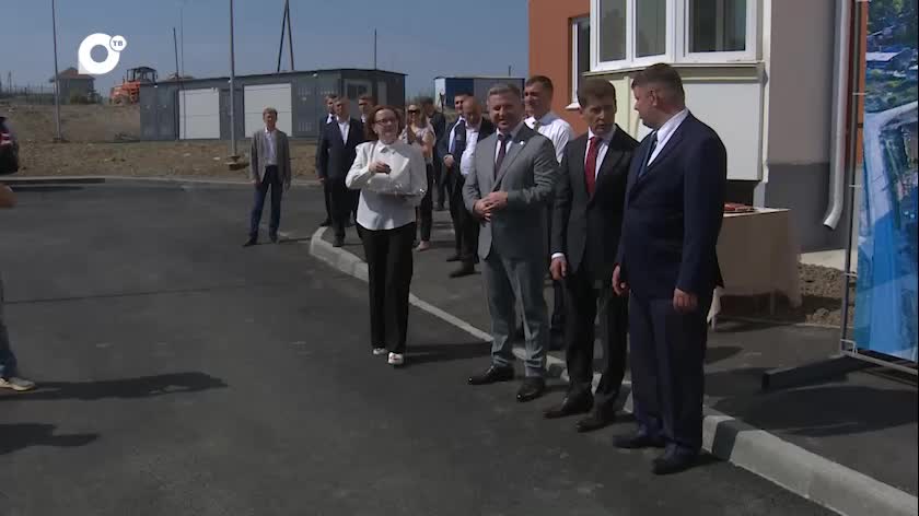 Вручение ключей от новых квартир в Новом Уренгое и Большом Камне