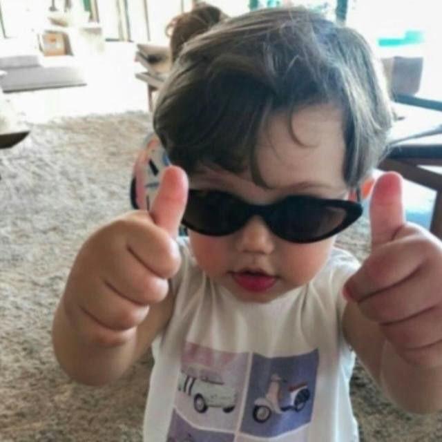 Инна Щеглова поручила «Водоканалу» избавиться от противного запаха очистных. По словам мэра Читы, первые результаты уже есть — на нескольких улицах воздух в пределах нормы. Это подтвердили пробы, которые брали на Селенгинской, 3-й Заводской, улице Декабристов и в Батарейном. Щеглова выезжала на очистные вместе с и.о. директора «Водоканала» Натальей Филипповой. Там уже обработали иловые карты специальным препаратом — эффект держится два месяца, затем нужно повторять. Осенью на территории установят систему нейтрализации «Мокрый барьер» — она будет распылять концентрат в зависимости от погоды. Пробный запуск намечен на октябрь. До конца года также запустят новое оборудование с фильтрами и систему нейтрализации. Ещё «Водоканал» должен построить цех по сжиганию осадка — такие решения уже работают в других городах. Проект модернизации очистных готовят для участия в федеральных программах. По словам мэра, заниматься этим нужно постоянно — до получения результата. Подписаться