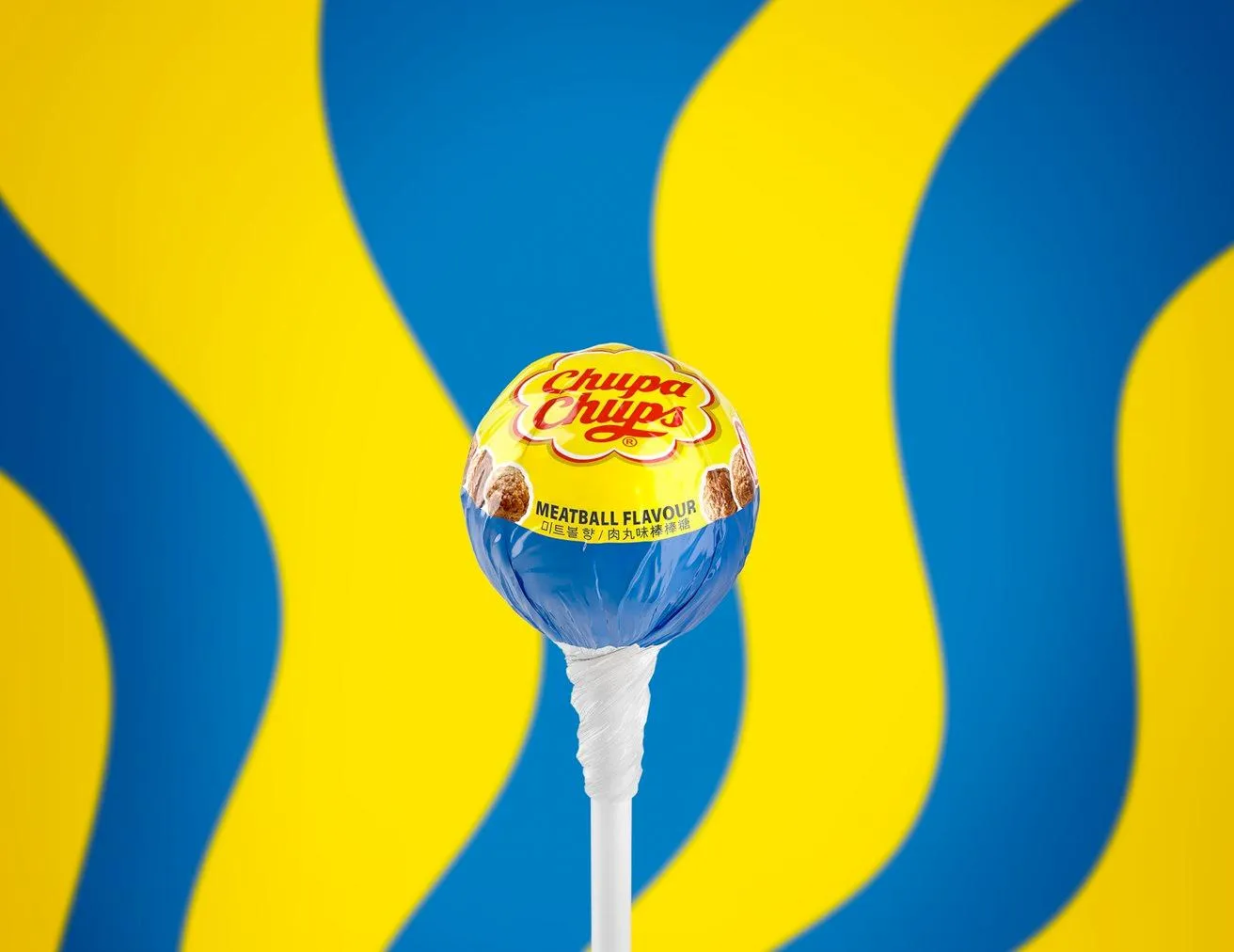 Проклято Chupa Chups со вкусом фрикаделек выпустят Ikea первоапрельская шутка так всем понравилась что её решили воплотить в жизнь Рискнувших отведать конфету ждет микс из шведских фрикаделек и традиционного брусничного джема Тираж ограничен выпустят всего миллион леденцов которые можно будет просто забрать бесплатно в магазинах уже с июня Так плохо что даже захотелось попробовать exploitex