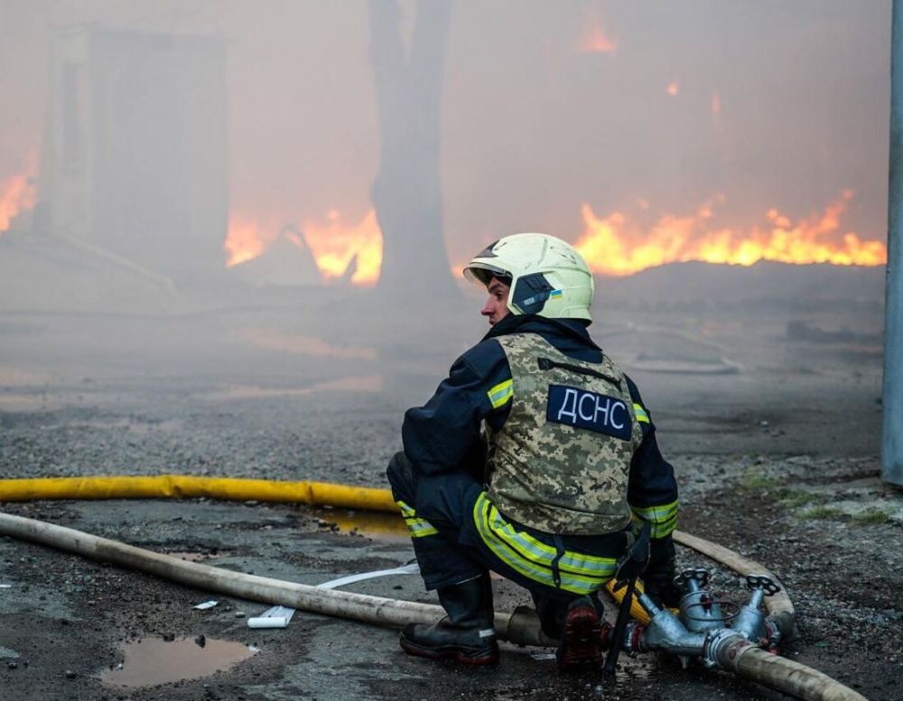 Рядом с Черкассами прогремел взрыв ⁠ МОСКВА, 31 янв - РИА Новости. Взрыв произошел поблизости города Черкассы на фоне воздушной тревоги, сообщает украинский телеканал "Общественное".  "Вблизи Черкасс прогремел взрыв", - сообщил телеканал.  Согласно данным украинского министерства цифровой трансформации, тревога объявлена в Черкасской, Киевской, Одесской и еще восьми областях Украины.  Удары по украинской инфраструктуре ВС РФ начали наносить 10 октября 2022 года - через два дня после теракта на Крымском мосту, за которым, по оценке российских властей, стоят украинские спецслужбы. Удары наносятся по объектам энергетики, оборонной промышленности, военного управления и связи по всей стране. С тех пор воздушная тревога в украинских регионах объявляется кажды...  Подробнее>>>