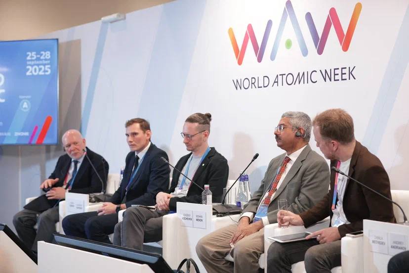 Росатом представил технологии медицины будущего на World Atomic Week Участники дискуссии Лучшая версия себя Молодость через 80 лет реальность или киберпанк поделились взглядами на развитие технологий медицины и опытом внедрения инноваций в сфере здравоохранения для лечения профилактики и улучшения качества жизни людей Директор научно производственного центра медицинских изделий НИИТФА Владислав Парфенов представил перспективы технологии биофабрикации которую специалисты Росатома развивают совместно с ведущими научными и медицинскими организациями России Инновационные решения в этой области позволяют формировать эквиваленты живых тканей способных в ближайшем будущем найти применение в клинической практике прежде всего в трансплантологии Директор Рoсатом МеталлТех Андрей Андрианов отметил что с развитием технологий возрастают требования к медицине Росатом сформировал мощную технологическую базу которая сегодня позволяет предлагать для медицины самые сложные и передовые решения с применением современных материалов титановых танталовых и технологий радиомедицина высокотехнологичная медицина и др Подписывайтесь на Росатом Оставляйте бусты новость WAW РосатомНаука УченыеРосатома
