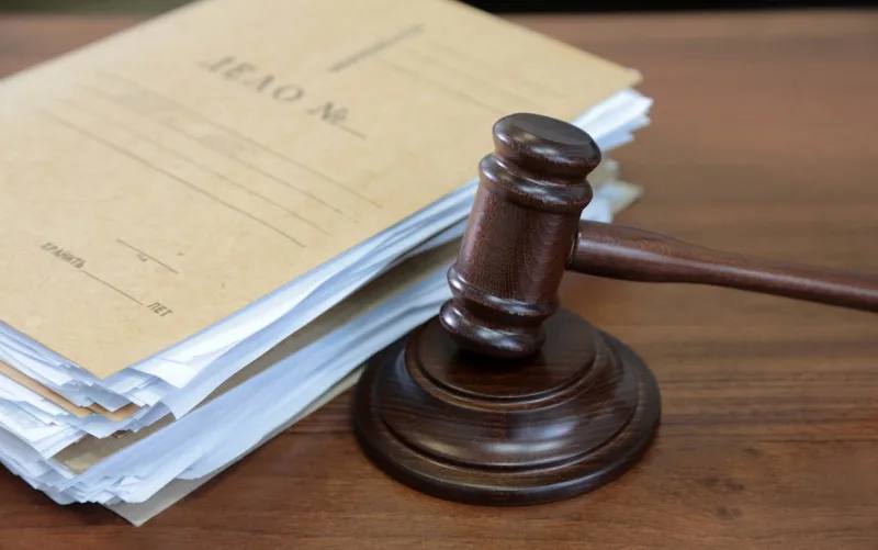 В Татарстане назначены 11 новых мировых судей Сегодня на 15 м заседании Государственного Совета РТ были избраны новые мировые судьи Татарстана Кандидаты на эти должности были представлены председателем Верховного суда РТ Азатом Гильмутдиновым Мировыми судьями сроком на три года избраны Гульназ Азнабаева судебный участок 5 Альметьевский район Адель Фаттахов судебный участок 1 Агрызский район Татьяна Чапова судебный участок 7 Альметьевский район Энжэ Сибгатуллина судебный участок 3 Вахитовский район Казани Рустем Гайнутдинов судебный участок 1 Буинский район Лейсан Шакирова судебный участок 7 Нижнекамский район и Елена Титова судебный участок 1 Чистопольский район Мировыми судьями без ограничения срока полномочий назначены Любовь Кобленц судебный участок 2 Альметьевский район Зульфия Низамиева судебный участок 2 Азнакаевский район Руслан Гайсин судебный участок 3 Заинский район и Арсений Амиров судебный участок 10 Ново Савиновский район Казани Подписаться Сообщить новость   Вести Татарстан в MAX