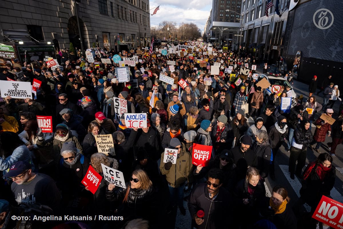 Дональд Трамп должен уйти Около двух тысяч демонстрантов прошли мирным маршем в Нью Йорке в знак протеста против действий администрации Дональда Трампа в Венесуэле массовых депортаций мигрантов и убийства женщины сотрудником федеральной иммиграционной службы ICE на прошлой неделе в Миннеаполисе К маршу присоединились местные политики Подписывайтесь на Ъ Оставляйте бусты