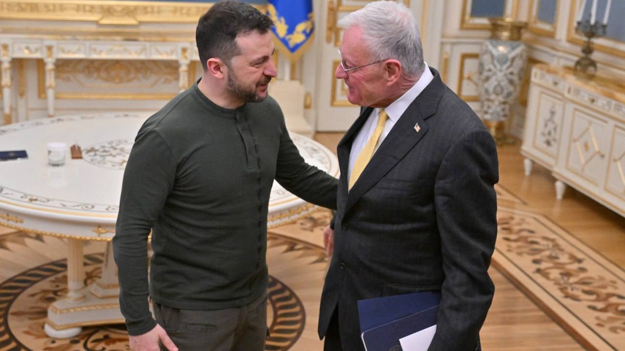 Келлога не взяли на Аляску. Спецпосланник Трампа на Украине Кит Келлог тоже хотел принять участие в саммите России и США на Аляске, однако его не включили в делегацию, сообщает телеканал CNN.  По словам высокопоставленного чиновника из администрации Трампа, российская сторона рассматривает его как симпатизирующего Киеву, из-за чего его присутствие на саммите может оказаться «контрпродуктивным».   Олег Царёв. Подписаться.