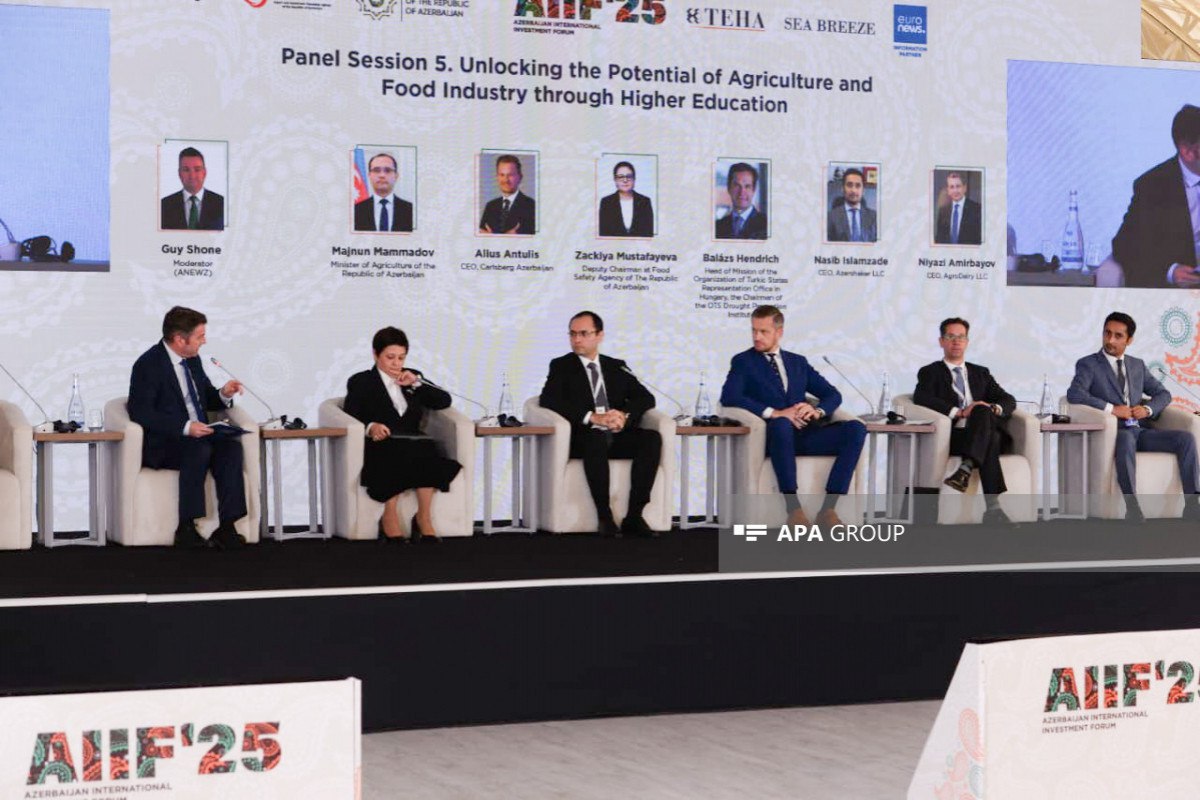 SOCAR и Italiana Petroli подписали договор купли продажи акций В рамках I Азербайджанского Международного Инвестиционного Форума SOCAR и Italiana Petroli подписали договор купли продажи акций Документ подписали президент Государственной нефтяной компании Азербайджана SOCAR Ровшан Наджаф и председатель Совета директоров Italiana Petroli S p A Уго Бракетти Перетти vesti az