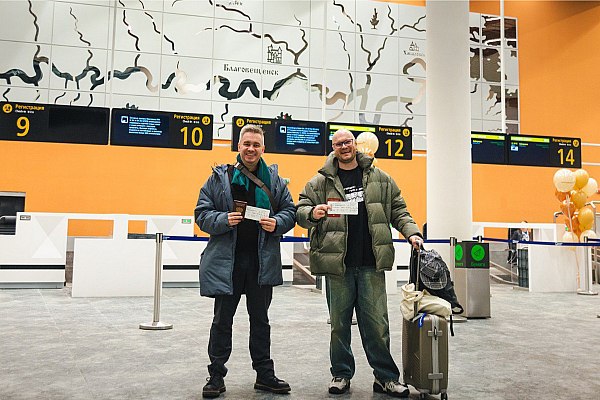 Отдельную плату за регистрацию пассажиров отменили еще 10 аэропортов после предупреждения ФАС Операторы десяти российских аэропортов отменили отдельный тариф для авиакомпаний за использование платформы для регистрации пассажиров исполнив таким образом предупреждение Федеральной антимонопольной службы ФАС Об этом сообщает Интерфакс Согласно сообщению ведомства тариф отменен в аэропортах Благовещенска Екатеринбурга Краснодара Нижнего Новгорода Нового Уренгоя Оренбурга Перми Петропавловска Камчатского Самары и Тобольска Ранее это же требование выполнили аэропорты Волгограда Горно Алтайска Калининграда Сочи и Челябинска aviaru net n291884