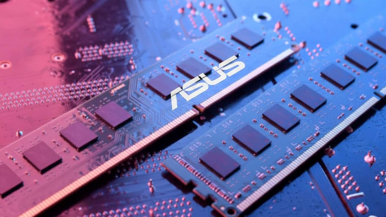 Ладно мы сделаем память сами По слухам Asus планирует запустить собственное производство DRAM уже к середине 2026 года Однако пока инсайдами поделился только один источник так что подтверждений слухам нет Запуск собственного производства должен обеспечить Asus стабильными поставками памяти для ROG и TUF чтобы не зависеть от дефицита памяти и избежать роста цен rozetked me news 43541