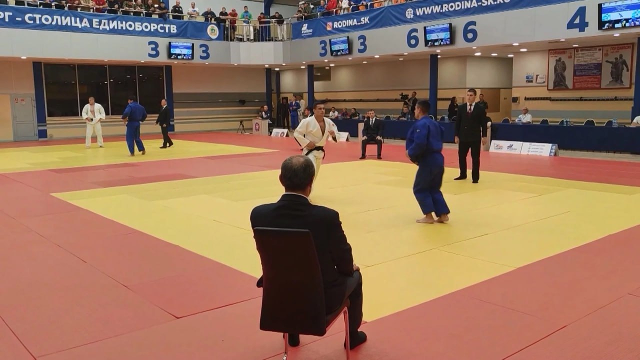 Бойцы из Челябинской области выступили на чемпионате вооруженных сил по дзюдо  Команда Центрального военного округа, в составе которой есть и южноуральцы, одержала победу на чемпионате вооруженных сил России по дзюдо.  На татами вышли около 100 военнослужащих от Калининграда до Владивостока, также среди участников состязания были курсанты высших учебных заведений Министерства обороны.  Отметим, что дзюдо, как и самбо – прикладные виды спорта для военнослужащих и входят в обязательную спортивную подготовку.    Фото: пресс-служба ЦВО    Вести Южный Урал   Челябинск