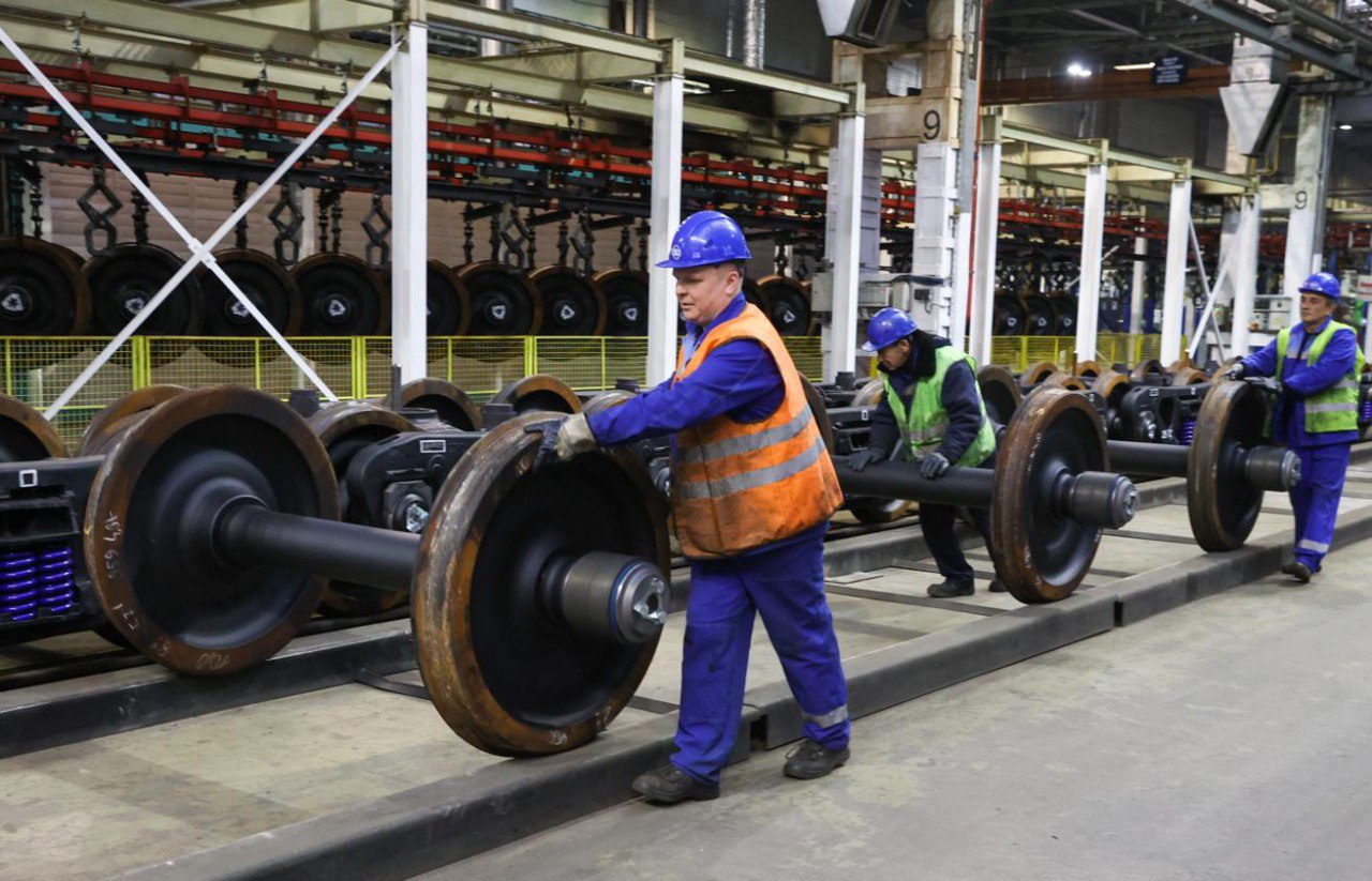 Трудоустройство в регионах Дальнего Востока итоги года 21 января 14 30 Владивосток Пресс конференция посвященная подведению итогов 2025 года в сфере занятости населения Приморского края и реализации национального проекта Кадры О динамике уровня безработицы количестве созданных рабочих мест реализации нацпроекта Кадры а также о мерах поддержки участников СВО выпускников и молодежи расскажут заместитель министра профессионального образования и занятости населения Приморского края Елена Магерчук директор Приморского центра занятости населения Марина Фурсова директор Кадрового центра Сахалинской области Елена Савельева заместитель директора Приморского центра занятости населения Светлана Воропаева Вы можете отправить свой вопрос для этого разместите его в комментариях Трансляция будет доступна на сайте ТАСС на странице анонса в группе Пресс центра ТАСС в ВКонтакте и в телеграм канале ТАСС Дальний Восток Справки и аккредитация 7 914 715 78 58 press tass dv tass ru Адрес г Владивосток ул Светланская 43