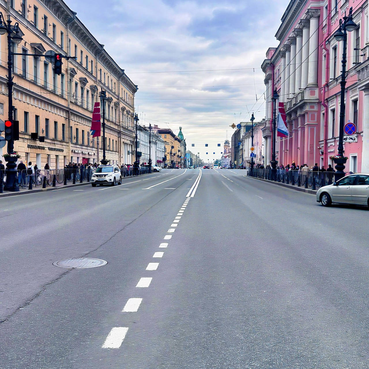 Также в августе будут введены ограничения движения на главной артерии города – Невском проспекте. Работы проведут на участке от Адмиралтейского проспекта до площади Восстания.  Последнее капитальное обновление дорожного полотна проспекта проводилось в 2018 году.   , чтобы не пропустить важную информацию об ограничениях!