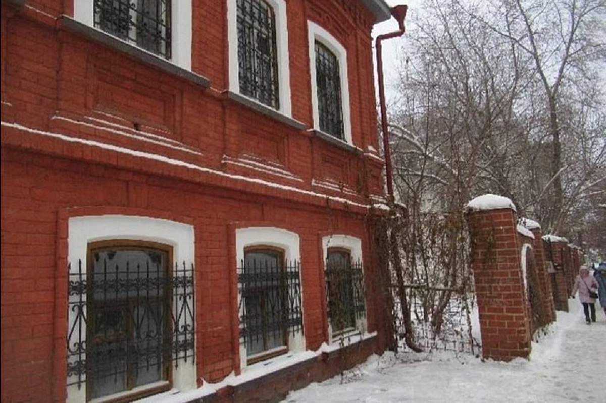 Управление госохраны объектов культурного наследия Свердловской области не включило в список объектов культурного наследия региона жилой дом, принадлежавший купцу Рожнову Этот старинный особняк, построенный во второй половине XIX века. Находится по адресу: пер. Почтовый, д. 9/ул. Пушкина, д. 21. В приказе сообщается, что имеющихся признаков объекта культурного наследия недостаточно для присвоения зданию охранного статуса Фото: ГИС Торги «Уральский меридиан»
