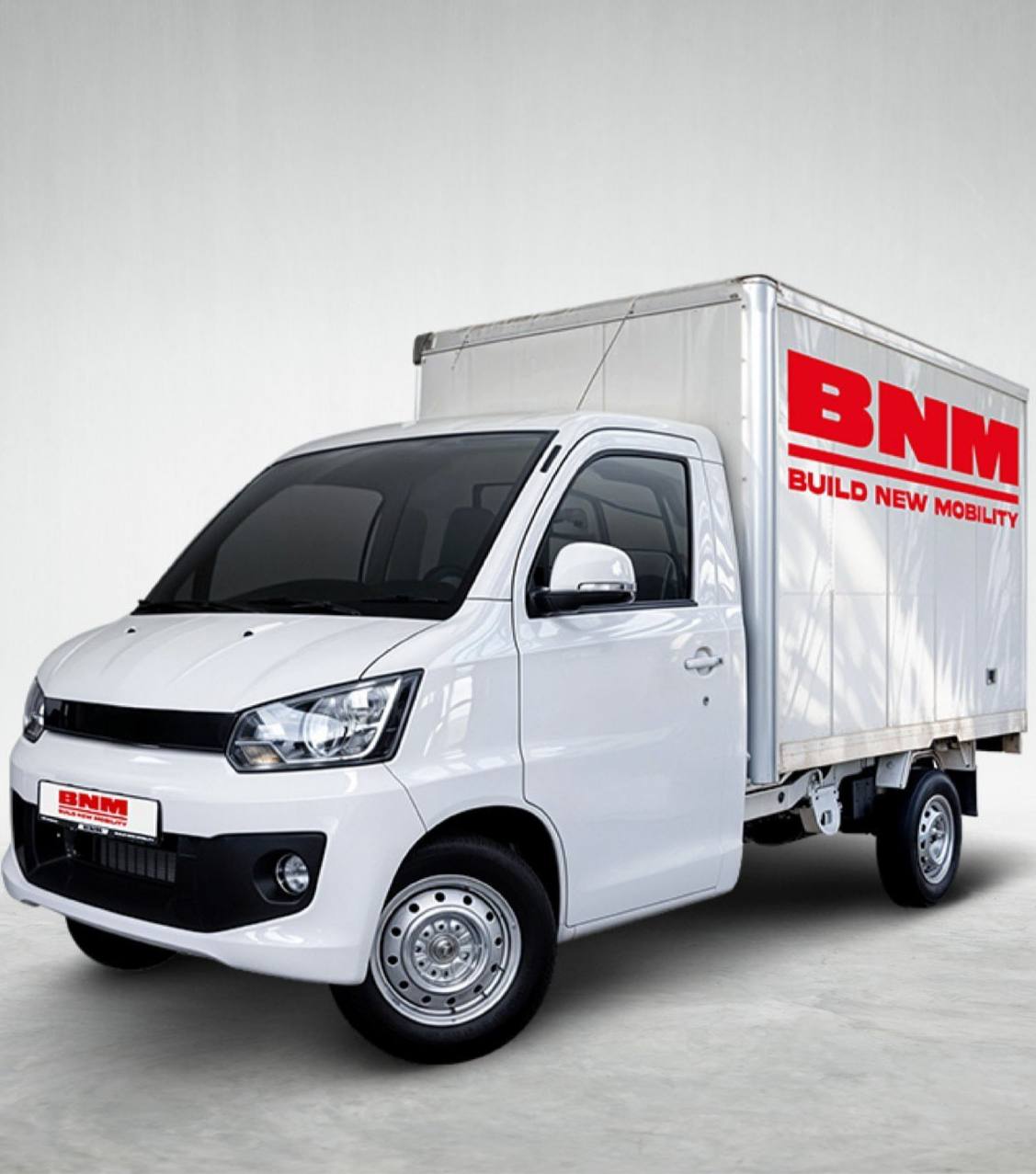 Брянский автозавод BNM полностью прекратил выпуск фургонов.  Из-за падения продаж на российском авторынке ГАЗ в августе перевёл сотрудников на четырёхдневную рабочую неделю, «АвтоВАЗ» рассматривает аналогичный шаг в сентябре, а «БН-Моторс» полностью прекратил сборку фургонов.  С момента запуска крупноузловой сборки в Брянске выпустили лишь 110 машин двух моделей — BNM Model 1  копия китайского FAW T80, грузоподъёмность до 900 кг  и китайский BAW T7  грузоподъёмность 1 500 кг .   При этом бóльшая часть выпущенных авто по сей день не продана.