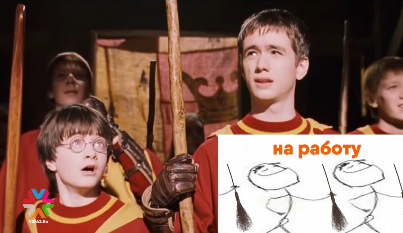 Кузбасс испытывает острый дефицит дворников Эксперты подвели итоги спроса на дворников в Сибири За прошедшие 12 месяцев здесь было открыто более 2 1 тыс вакансий для этих специалистов Наибольшая доля предложений традиционно пришлась на Алтайский край 40 от всех вакансий СФО На втором месте расположилась Новосибирская область 18 а тройку лидеров замыкает Кузбасс с результатом 17 В первые месяцы 2026 года темпы найма не снижаются Прямо сейчас работодатели Кемеровской области ищут более 30 дворников Активнее всего набор ведут в Новосибирской области более 50 вакансий и Алтайском крае 40 Чаще всего чистота и порядок требуются строительным компаниям 14 от всех вакансий предприятиям розничной торговли 8 и организациям ЖКХ 7 Также дворники востребованы в школах детских садах 6 и гостиничном бизнесе 6 В Кемеровской области на одну вакансию дворника сейчас приходится лишь 2 резюме что вдвое ниже комфортного для рынка уровня норма от 4 резюме на вакансию Хуже ситуация только в Новосибирской и Томской областях 1 6 и 1 7 резюме на вакансию соответственно Комфортный выбор кандидатов есть лишь в республиках Хакасия Алтай и Тыва Анализ заработных плат показал что кузбасским дворникам готовы платить выше среднего по некоторым соседним регионам но до лидеров рейтинга пока далеко Медиана предлагаемой зарплаты в вакансиях Кемеровской области составляет 30 300 рублей Для сравнения самые высокие зарплаты дворникам предлагают в Новосибирской области медиана 40 000 рублей и Красноярском крае 38 500 рублей В соседней Томской области готовы платить 29 200 рублей в Алтайском крае тоже около 30 300 рублей     Подписаться на VSE42 Ru   Подписаться на нас в MAX