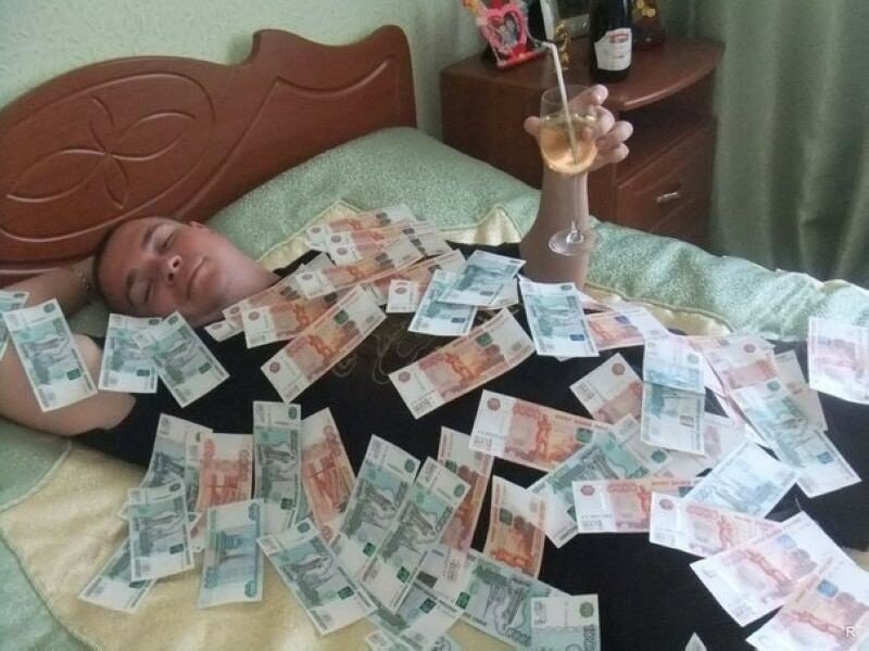 Азер, который украл у государства 30 млрд рублей, пришёл в суд со своей личной охраной. СЛЕДСТВИЕ попросило у суда изменить ему меру пресечения сначала с реального ареста на домашний, а затем с домашнего ареста на запрет определённых действий под залог в 20 млн  рублей. Залог - формула не используемая в российском правосудии ВООБЩЕ.   И НЕОЖИДАННО выяснилось, что следователи взяли взятку в размере 80 миллионов рублей, чтобы выпустить азера на свободу и он смог скрыться от правосудия у себя на родине.  Это всё понятно, с такими зарплатами, как у следаков, ментов и судей  а все они не превышают 100 тысяч рублей, не дотягивают до "средней по Москве 180 тысяч" , было бы странно ожидать, что они не отпустят азера за бабло.   Вопрос в том, что ИДИОТЫ и ДЕБИЛЫ привезли эти 80 млн рублей к СЕБЕ ДОМОЙ КЭШЕМ.