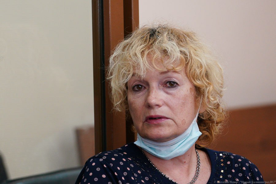Источник: в Калининграде задержали адвоката Марию Бонцлер В Калининграде в среду, 28 мая, прошёл обыск в доме адвоката Марии Бонцлер, а также осмотр помещения по месту жительства её коллеги, бывшего кандидата в губернаторы Калининградской области от партии «Яблоко», Романа Морозова. Релиз об этом в тот же день опубликовала партия «Яблоко» на своём официальном сайте. «Так называемый „осмотр помещения“ в квартире Романа Морозова провели по решению председателя областного суда, — написали представители „Яблока“. — В постановлении, с которым дали ознакомиться Морозову, указано, что он был „партнером“ адвоката Марии Бонцлер. В отношении Бонцлер, согласно постановлению, „имеется подозрение“ в госизмене. Роман Морозов и Мария Бонцлер были адвокатами калининградского политзаключенного Игоря Барышникова в июне 2023 года Барышников был осуждён на 7,5 лет за фейки об армии РФ — прим. „Нового Калининграда“ ». Подробности читайте по ссылке на нашем сайте