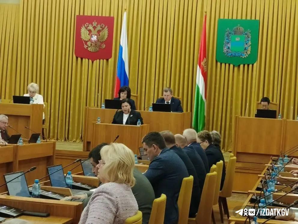 В Калуге до 31 марта продлили единовременную выплату контрактникам Такое решение предложенное губернатором Владиславом Шапшой поддержали депутаты на состоявшейся сегодня сессии Заксобрания Размер выплаты составляет 2 млн Еще 400 тысяч военнослужащие по контракту получат из федерального и 100 тысяч из местного бюджетов Наш канал в MAX Прислать новость