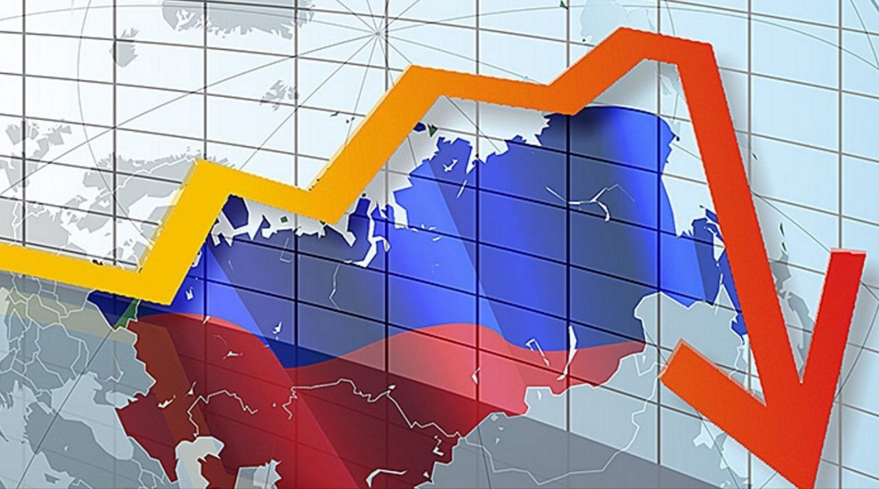 Экономика России ушла в минус из-за проблем в добыче сырья. В первом квартале 2025 года ВВП страны снизился на 0,6% — это первое падение с 2022 года. Причиной стала просевшая добыча полезных ископаемых: выпуск там упал на 3,9%, и из-за большого веса этой отрасли в экономике она потянула вниз все остальные показатели. Бизнес в России